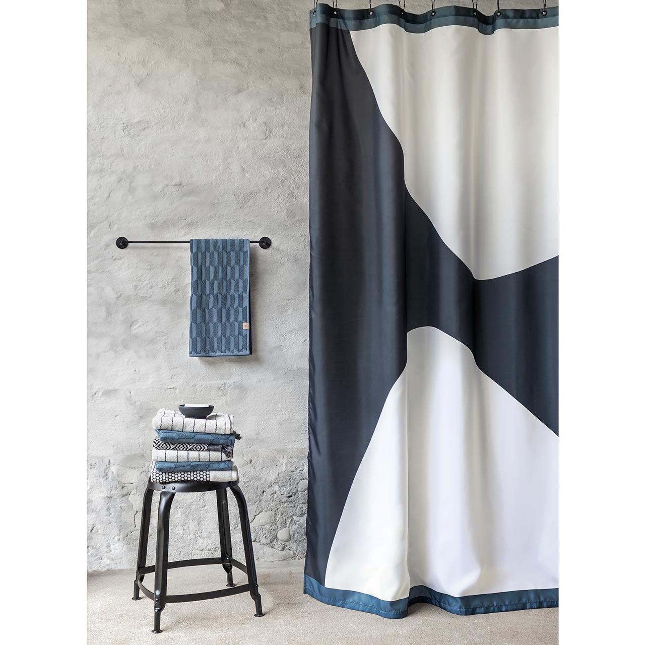 Textil Duschvorhang Schwarz Weiß 150x200 Rock - Mette Ditmer Textil Duschvorhang Schwarz Weiß 150x200 Rock - Mette Ditmer