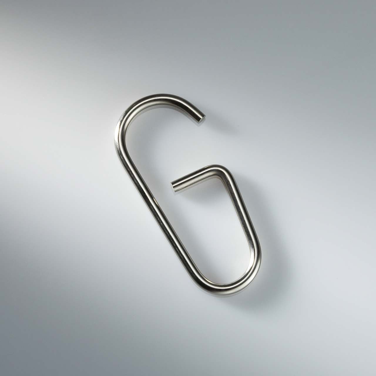 Duschvorhang-Haken-HKD12-Edelstahl-für-12mm-Duschvorhangstangen Durchschleuder Duschvorhang Haken aus Edelstahl für eine unterbrechungsfreie Bewegung des Duschvorhangs auf der Duschvorhangstange – ermöglicht ein reibungsloses Vorbeiziehen am Deckenhalter ohne Stopp.